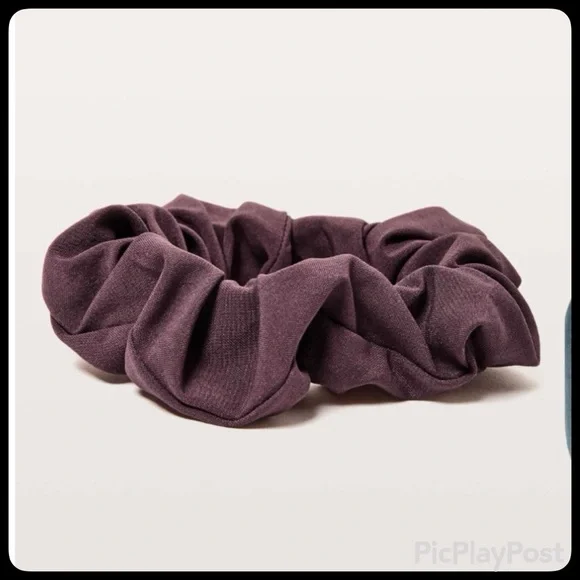 Lululemon Uplifting Scrunchie Set of 2 in Cosmic Blue and Arctic Plum (NWT) - Picture 5 of 9